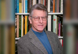 Theodore Ziolkowski in 2002 in front of a bookshelf