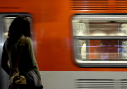 On the Mexico City subway (2016) / Still from a film by Carolina Rueda